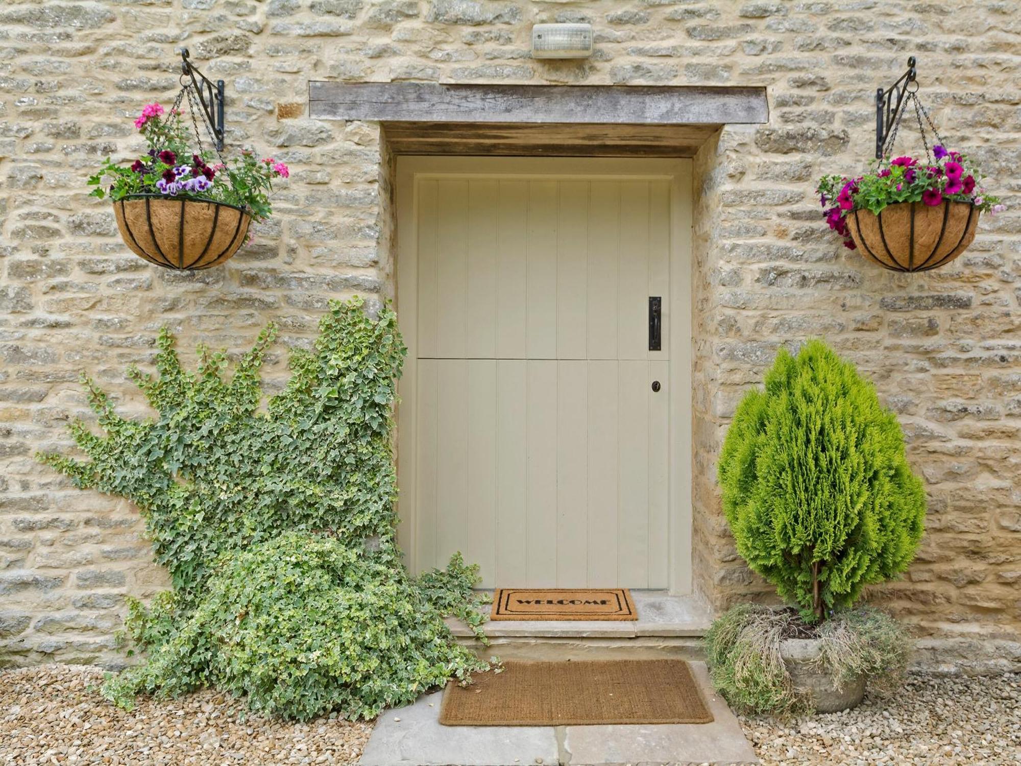 Flowers Barn Villa Daglingworth Exterior photo